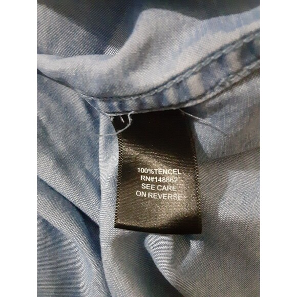 Torrid Denim Chambray Button Down White Dot Pattern Long Sleeve Top Size 1 - Picture 5 of 9